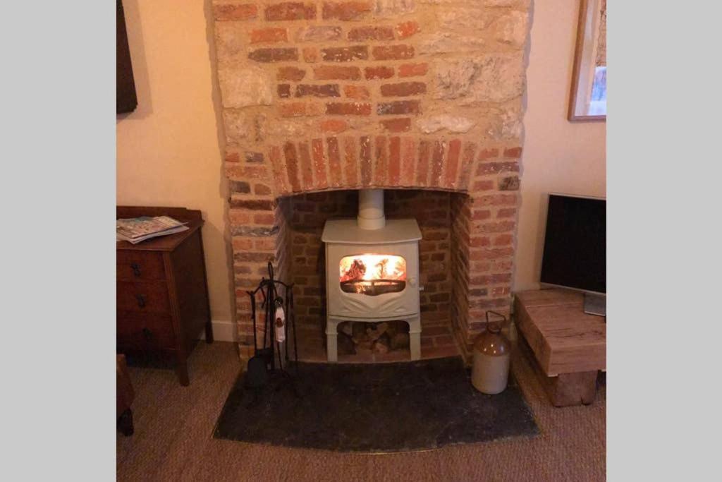 Oxfordshire Living - The Bowler Hat Cottage - Woodstock Bagian luar foto